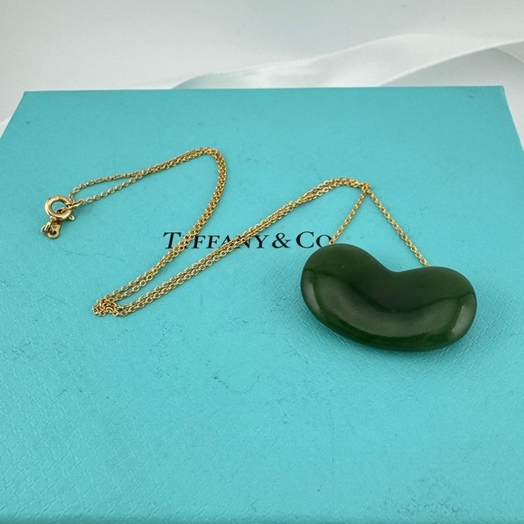 RARE Tiffany & Co. 30mm Nephrite Jade Bean Necklace on 18k Yellow Gold - Picture 10 of 11